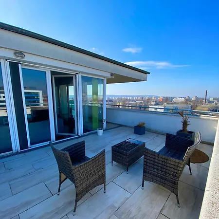 Highrise Horizon Penthouse *