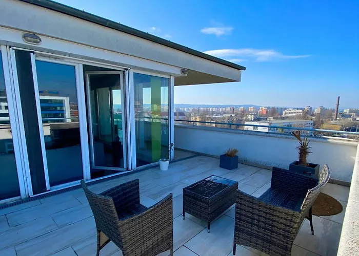 Highrise Horizon Penthouse *